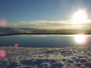 Attached Image: Snow_at_dovestones.jpg